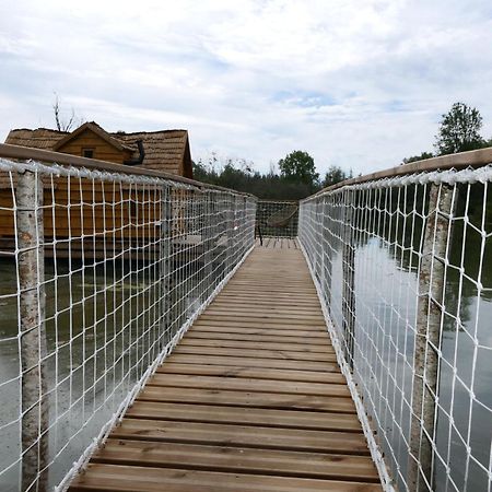 Les Cabanes Flottantes Givrauval المظهر الخارجي الصورة