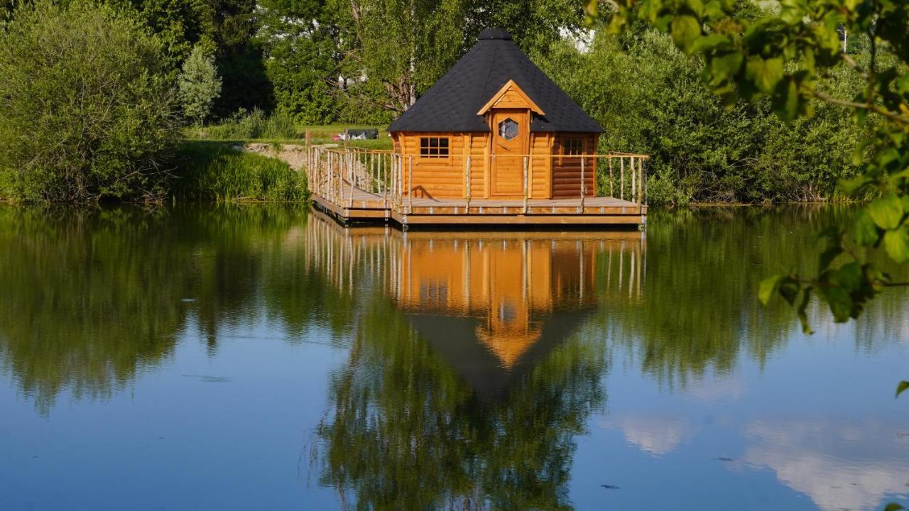 Les Cabanes Flottantes Givrauval المظهر الخارجي الصورة