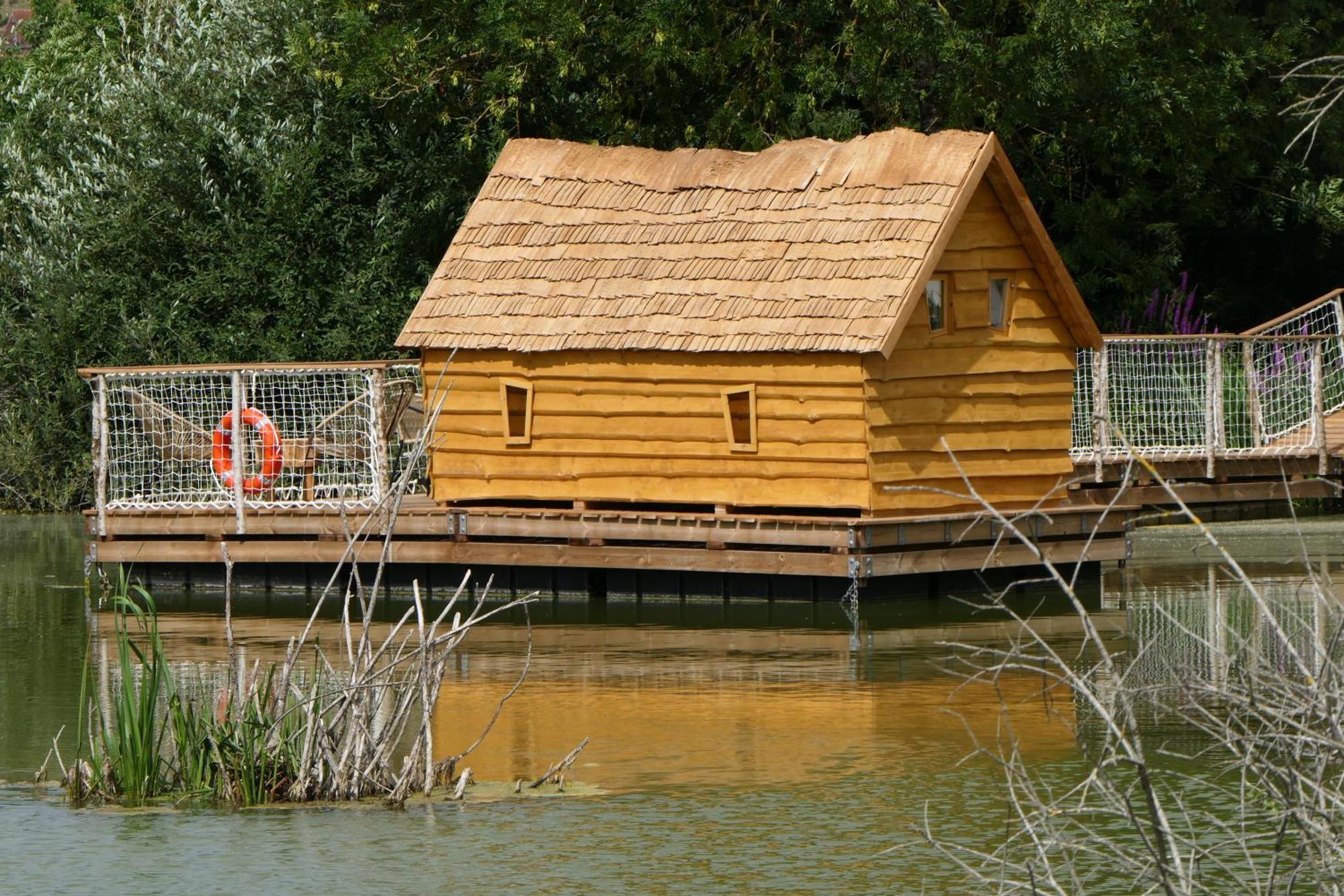 Les Cabanes Flottantes Givrauval المظهر الخارجي الصورة