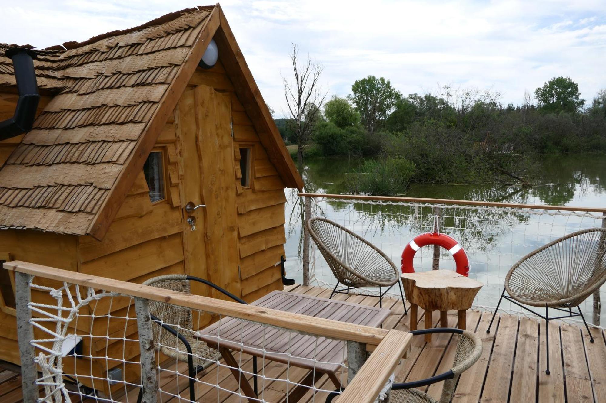 Les Cabanes Flottantes Givrauval المظهر الخارجي الصورة